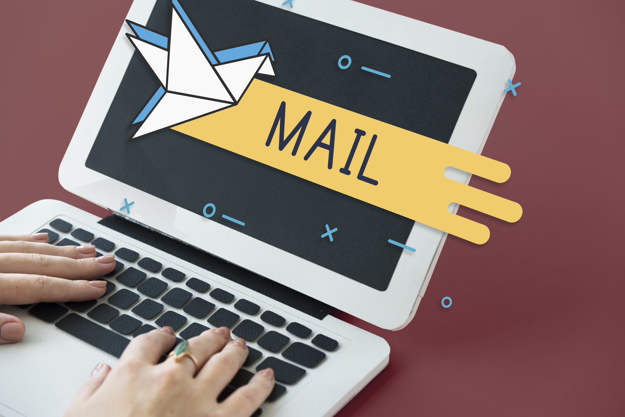 無料と有料、メール配信サービスはどちらを選べばいいの？